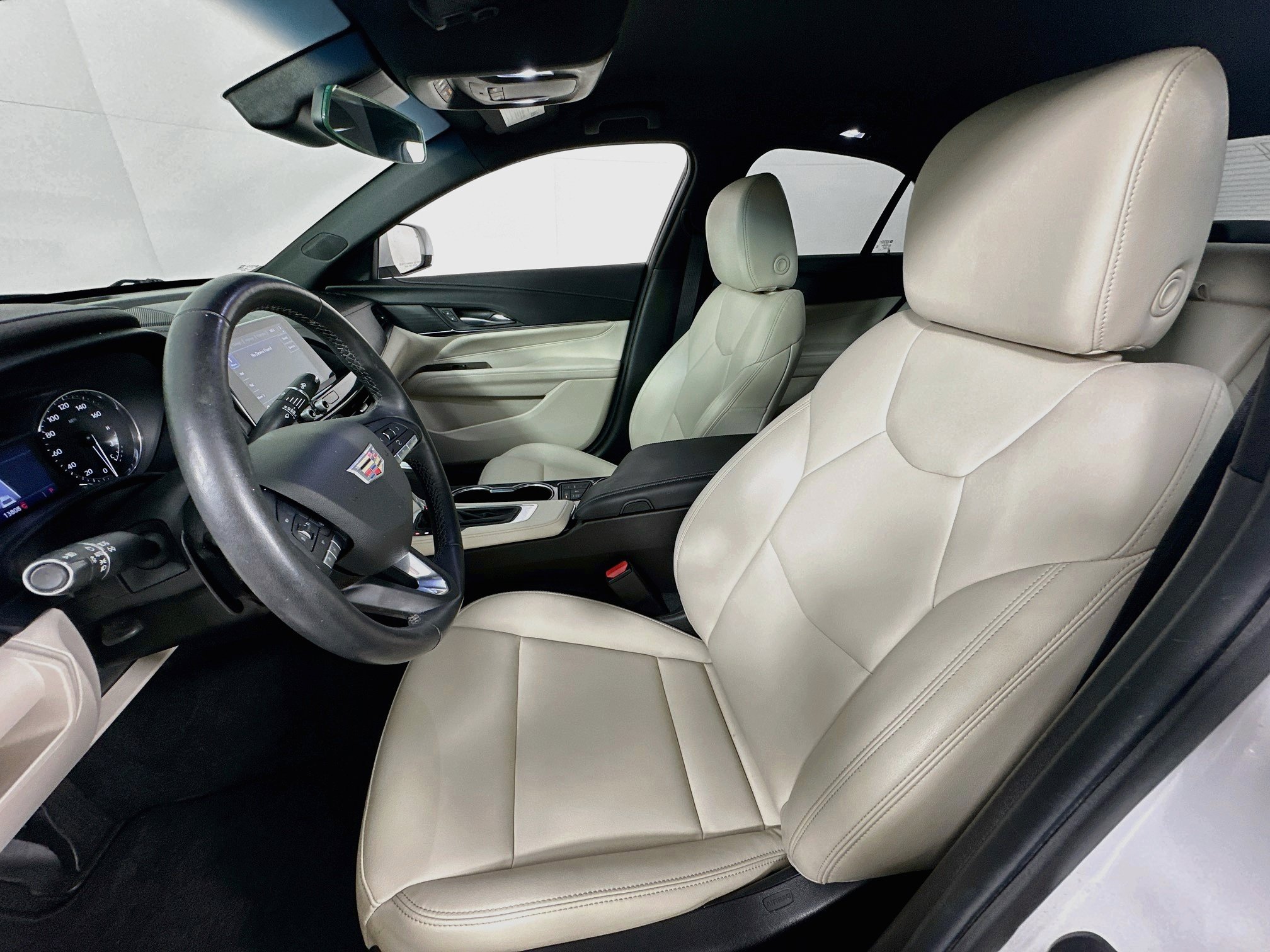 Used 2023 Cadillac CT4 Luxury RWD image 19