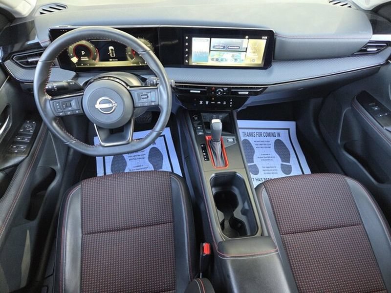 Used 2025 Nissan Kicks SR FWD image 8