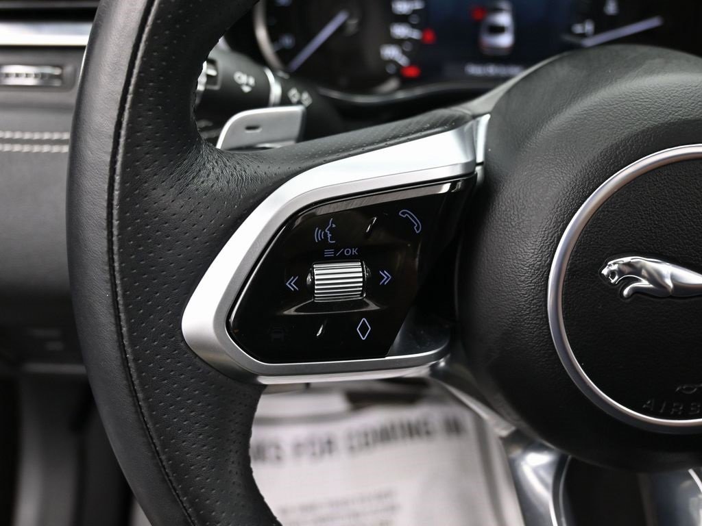 Used 2022 Jaguar XF R-Dynamic SE image 18