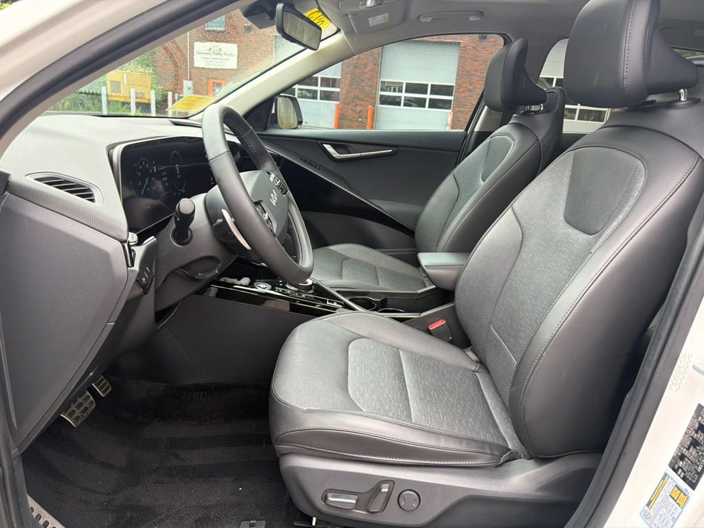 Certified 2023 Kia Niro Wave FWD image 14