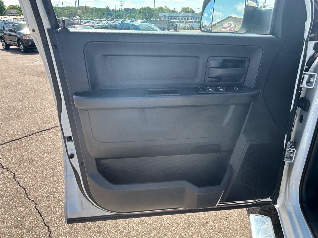 Used 2014 RAM 2500 Tradesman w/ Chrome Appearance Group AWD/4WD image 14