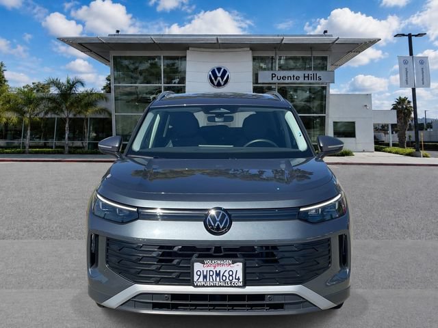 Certified 2026 Volkswagen Tiguan SE FWD image 2