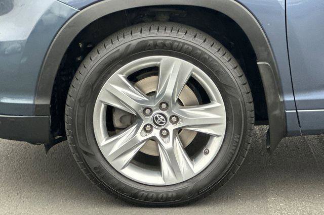 Used 2016 Toyota Highlander Limited image 32