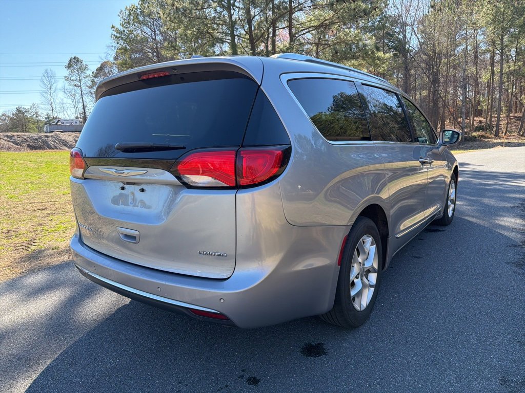 Used 2020 Chrysler Pacifica Limited image 5