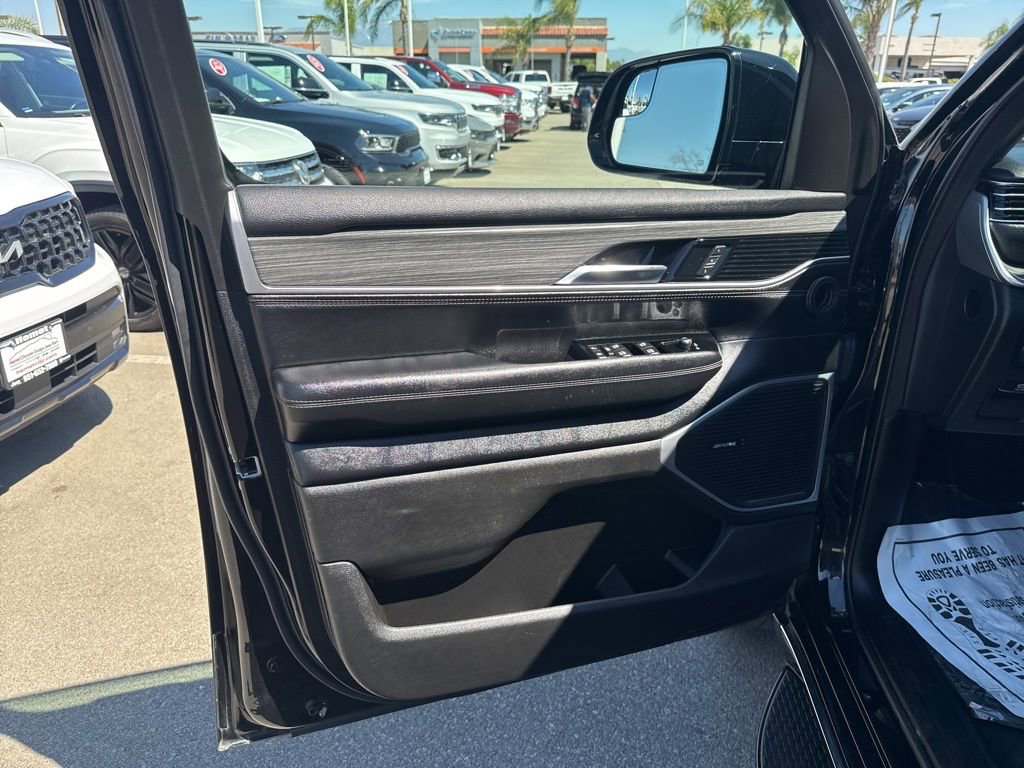 Used 2024 Jeep Wagoneer L Series II w/ Flexible Seating Group image 15