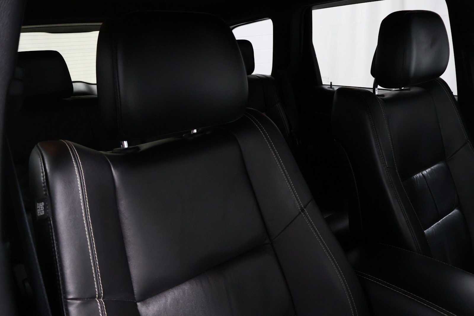 Used 2014 Jeep Grand Cherokee Limited w/ Trailer Tow Group IV image 19