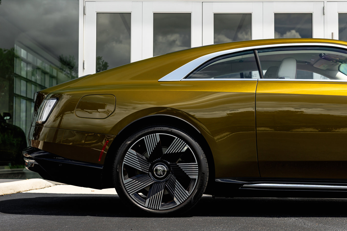 Used 2024 Rolls-Royce Spectre w/ Spectre Launch Package image 4