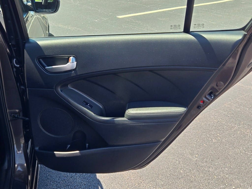 Used 2017 Kia Forte LX FWD image 7