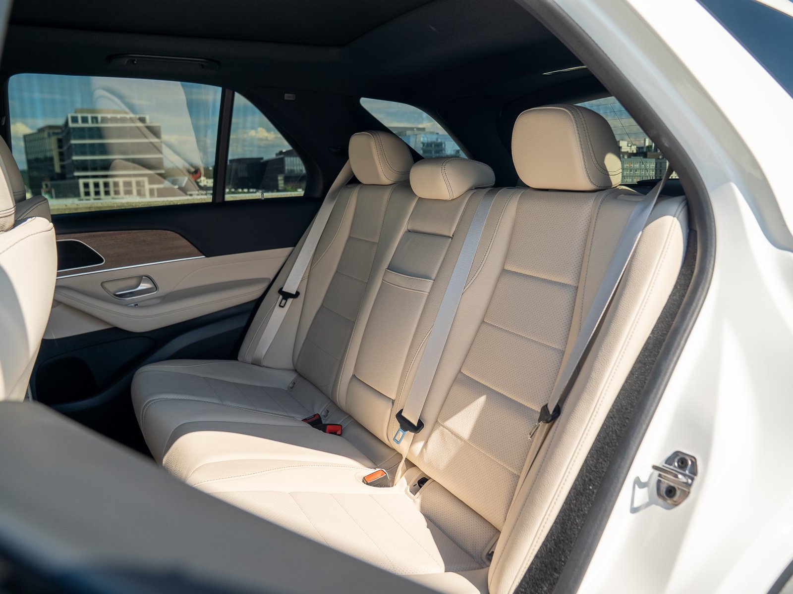 Certified 2025 Mercedes-Benz GLE 450e 4MATIC w/ Winter Package image 26
