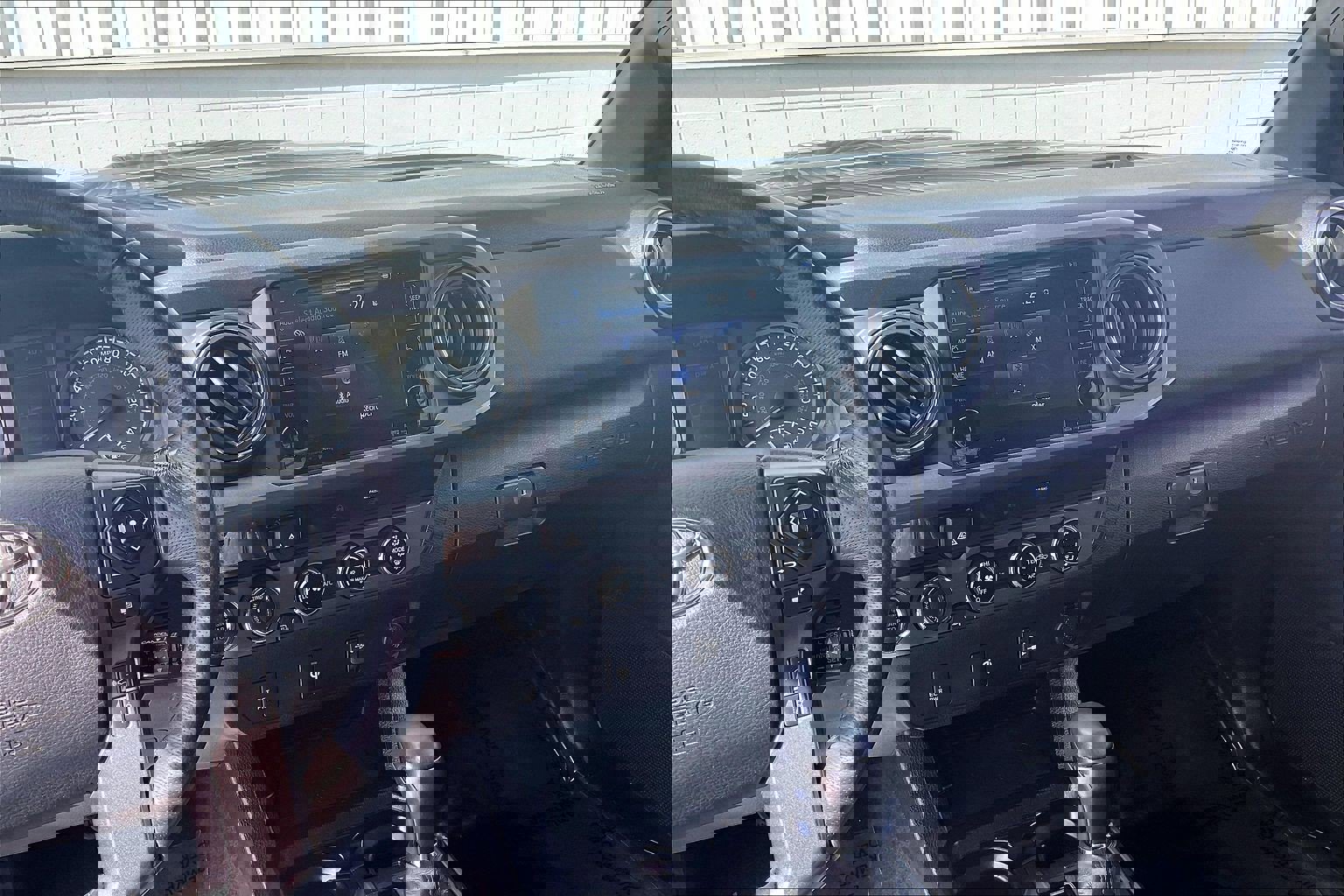 Used 2018 Toyota Tacoma TRD Sport image 7