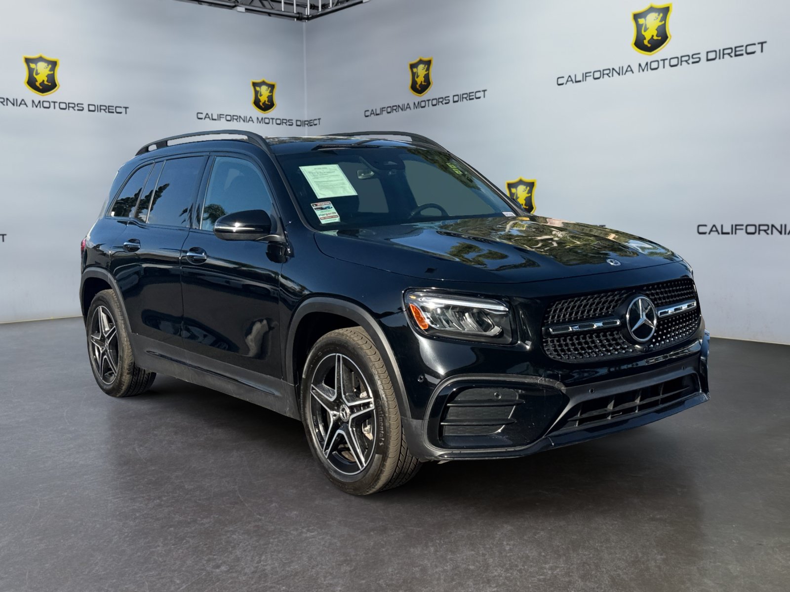 Used 2024 Mercedes-Benz GLB 250 w/ AMG Night Package image 7