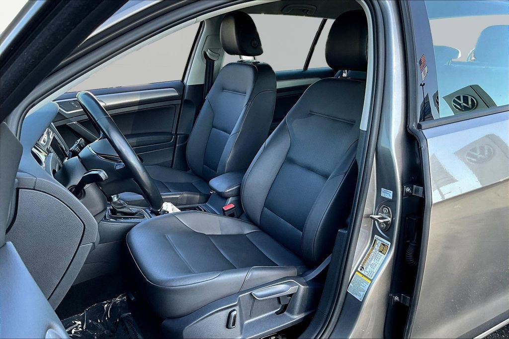 Used 2015 Volkswagen e-Golf SEL Premium FWD image 21