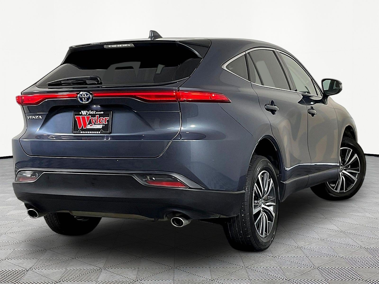 Used 2023 Toyota Venza LE AWD/4WD image 6