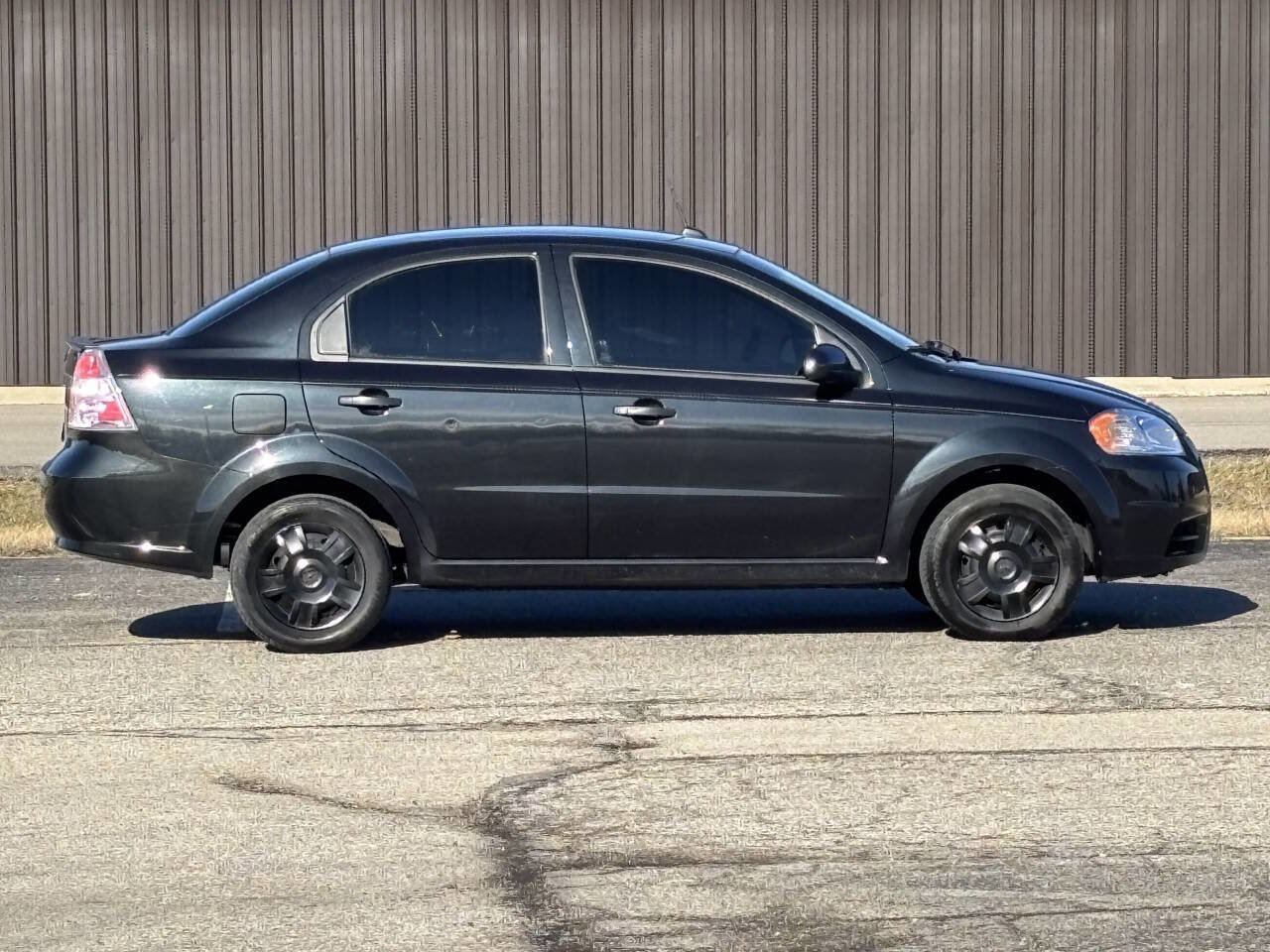 Used 2011 Chevrolet Aveo LT image 3