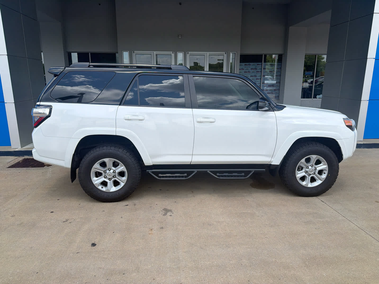 Used 2019 Toyota 4Runner SR5 AWD/4WD image 7