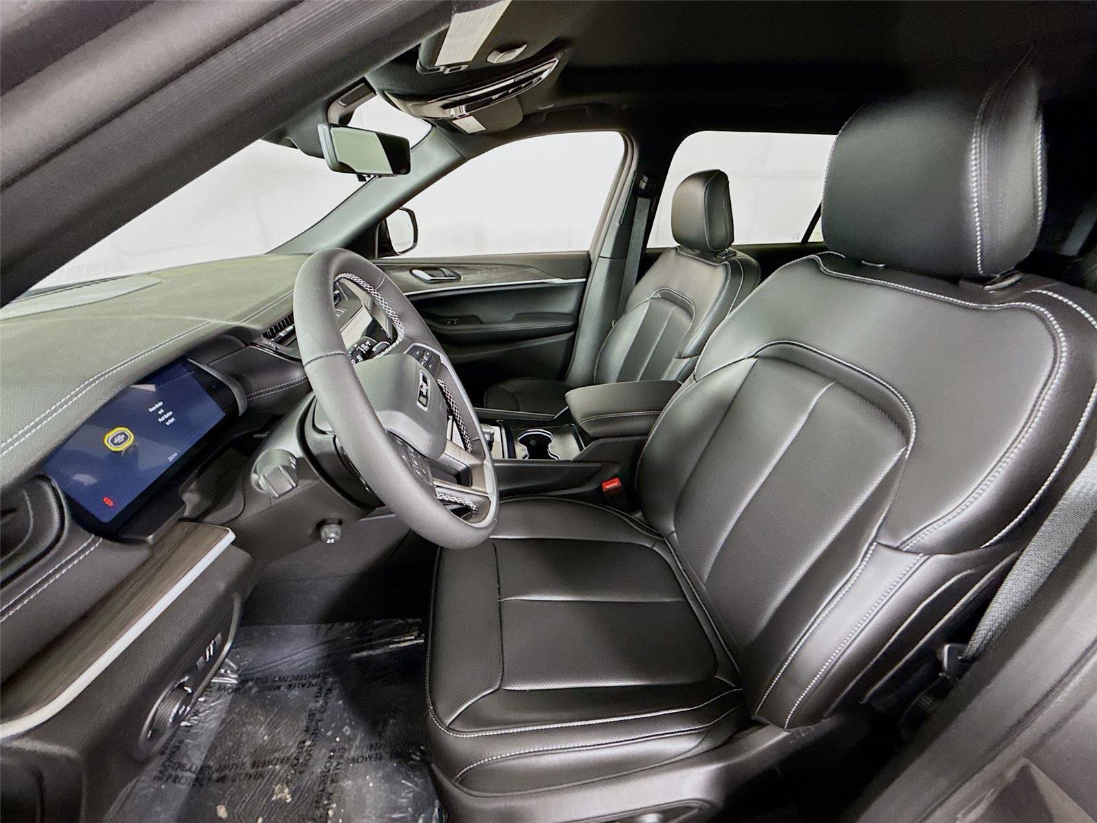 New 2026 Jeep Grand Cherokee L Limited w/ Luxury Tech Group II AWD/4WD image 15