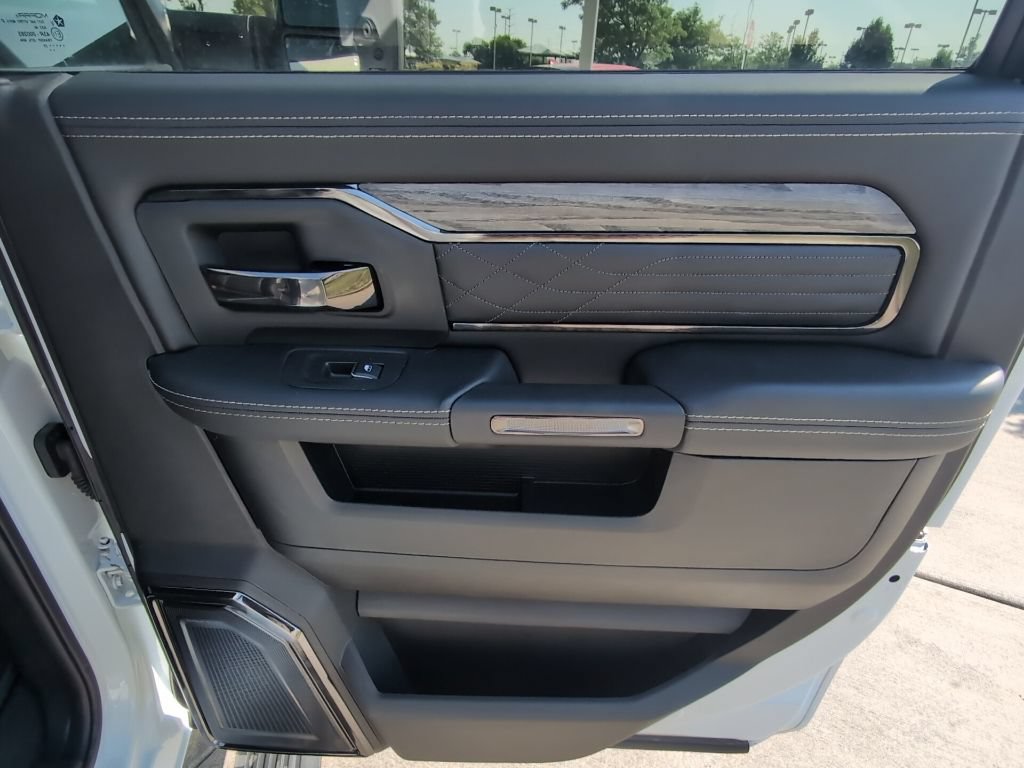 Used 2025 RAM 3500 Limited AWD/4WD image 29
