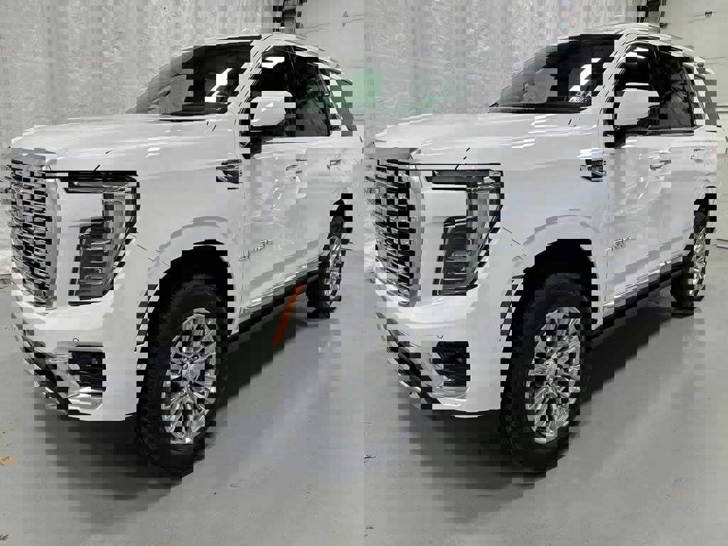 Used 2025 GMC Yukon Denali w/ Sun & Power Step Package image 3