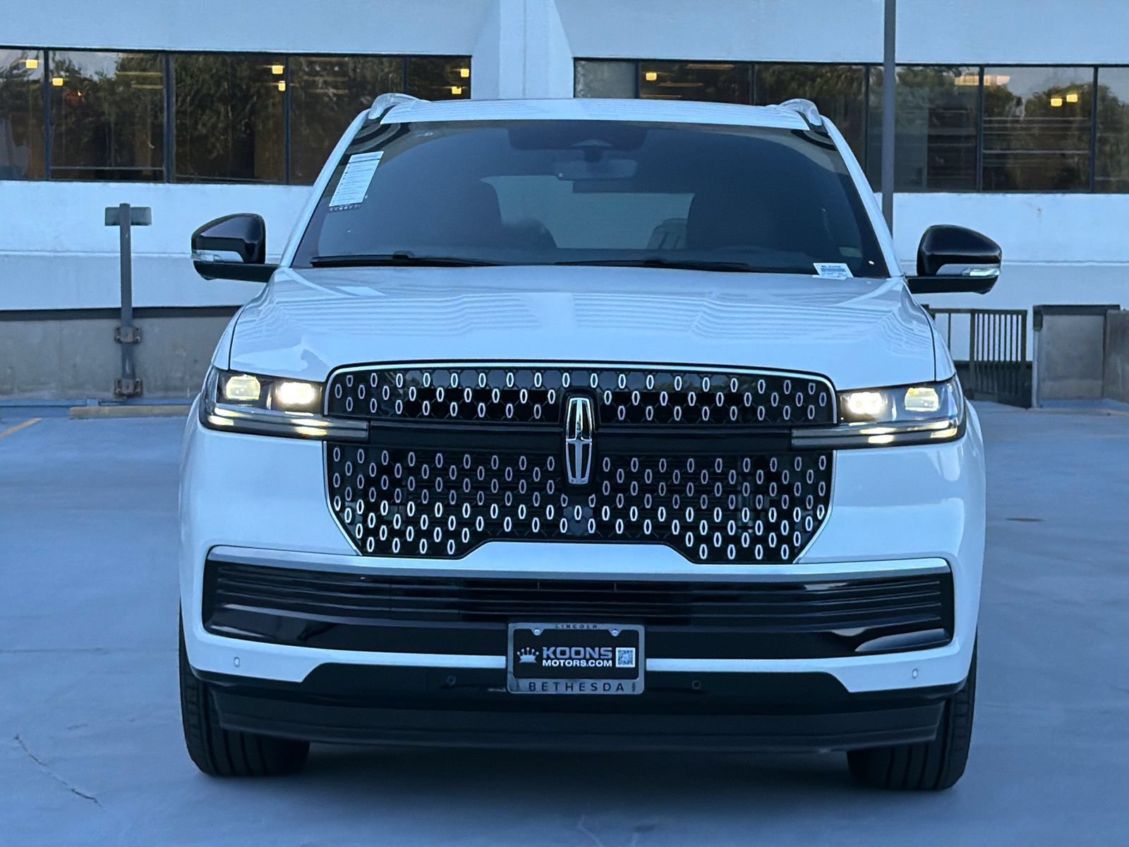 New 2026 Lincoln Navigator Reserve AWD/4WD image 3