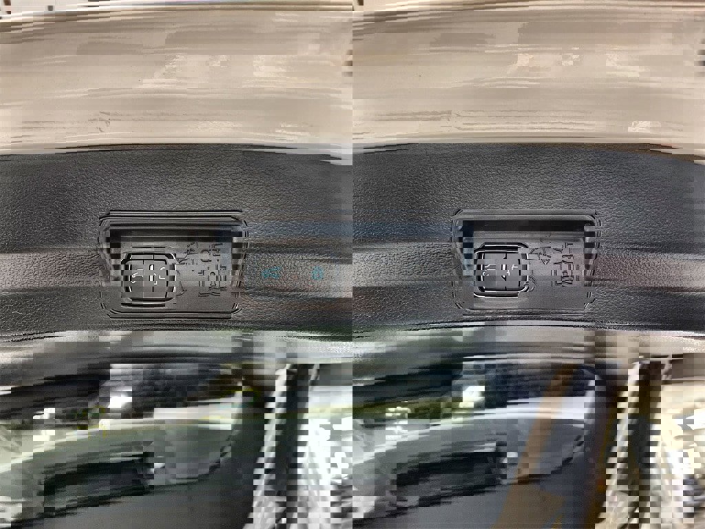 Used 2022 Ford Explorer XLT w/ Equipment Group 202A image 28