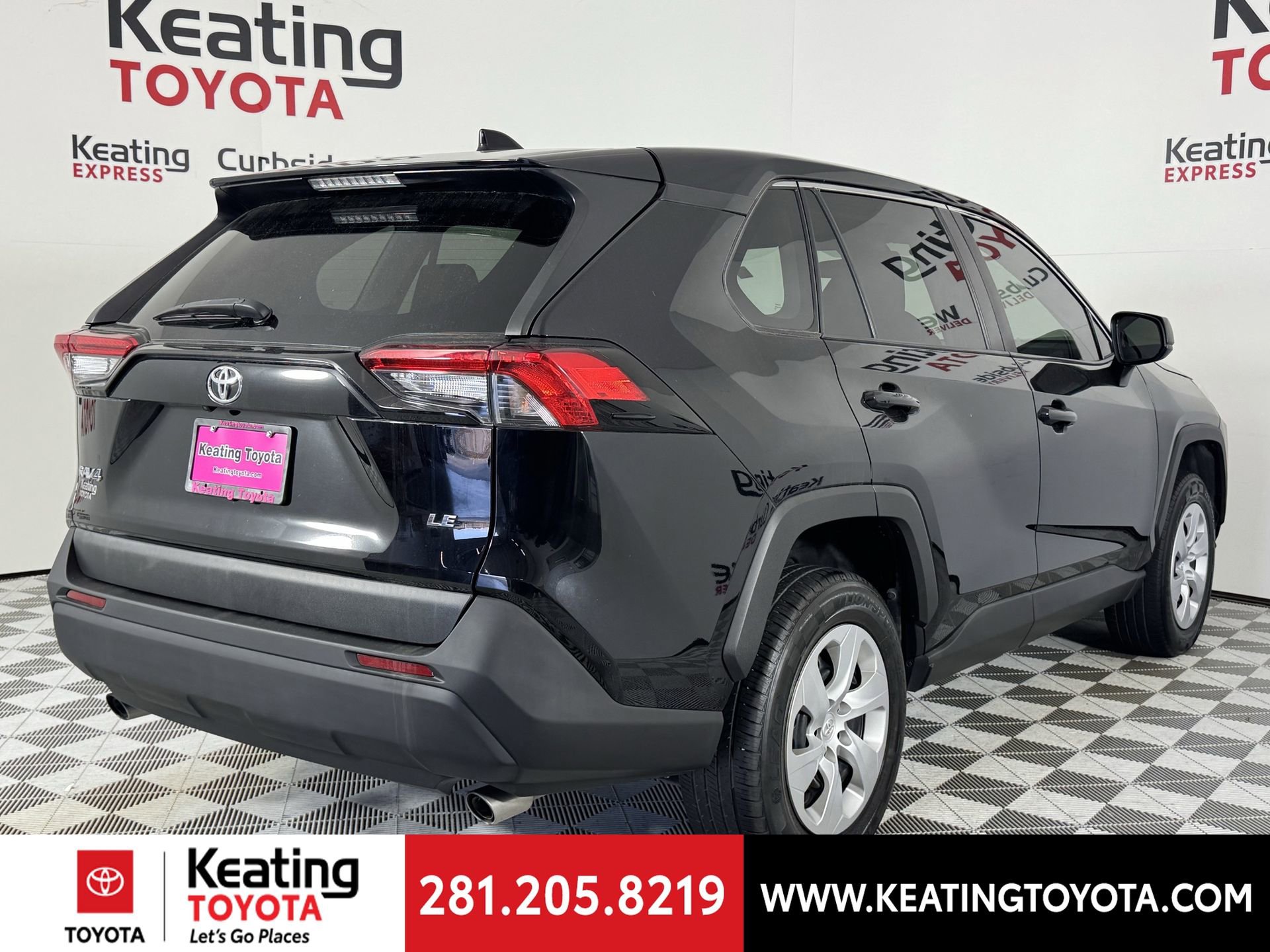 Used 2022 Toyota RAV4 LE image 4