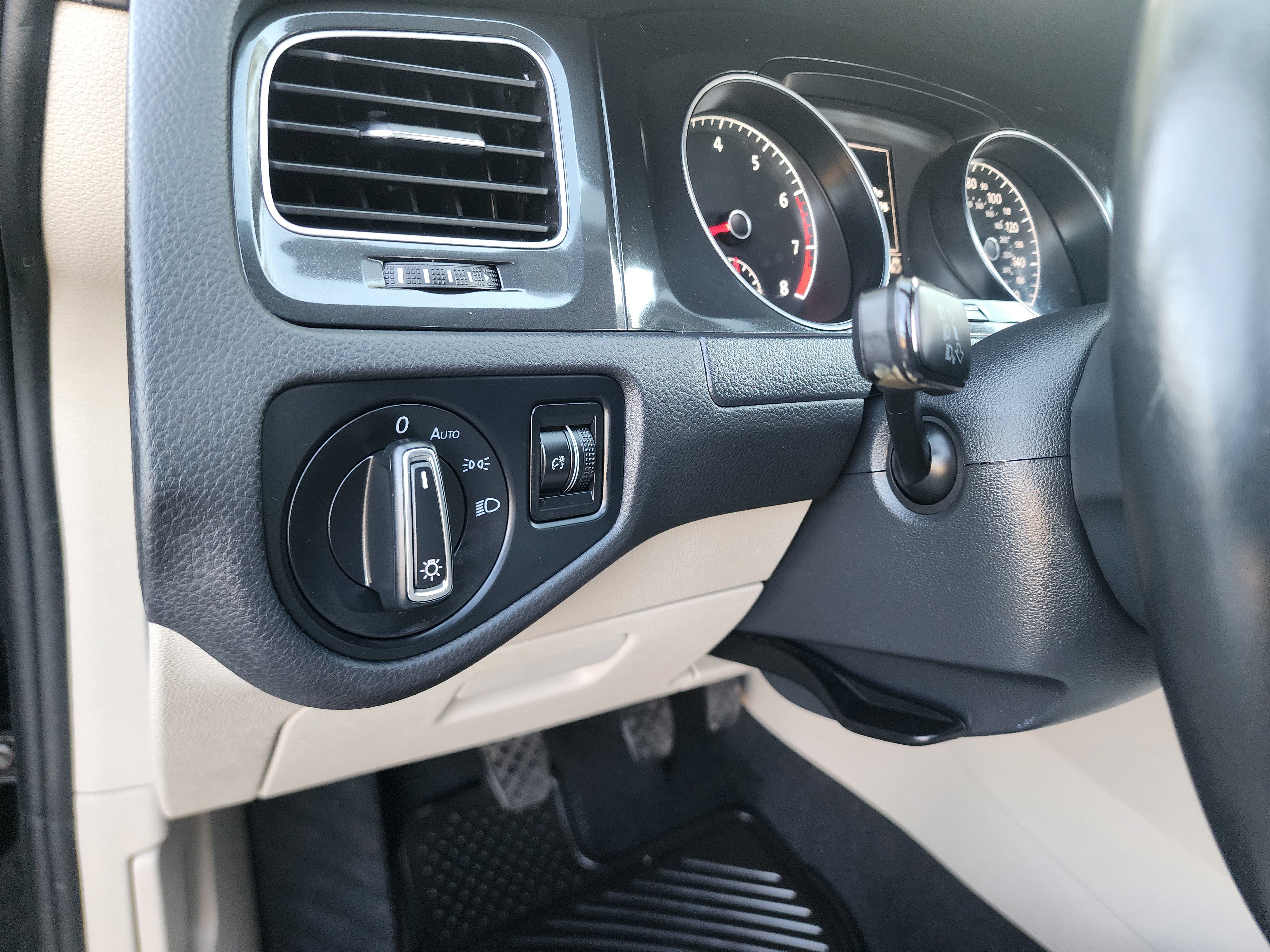 Used 2019 Volkswagen Golf S image 40