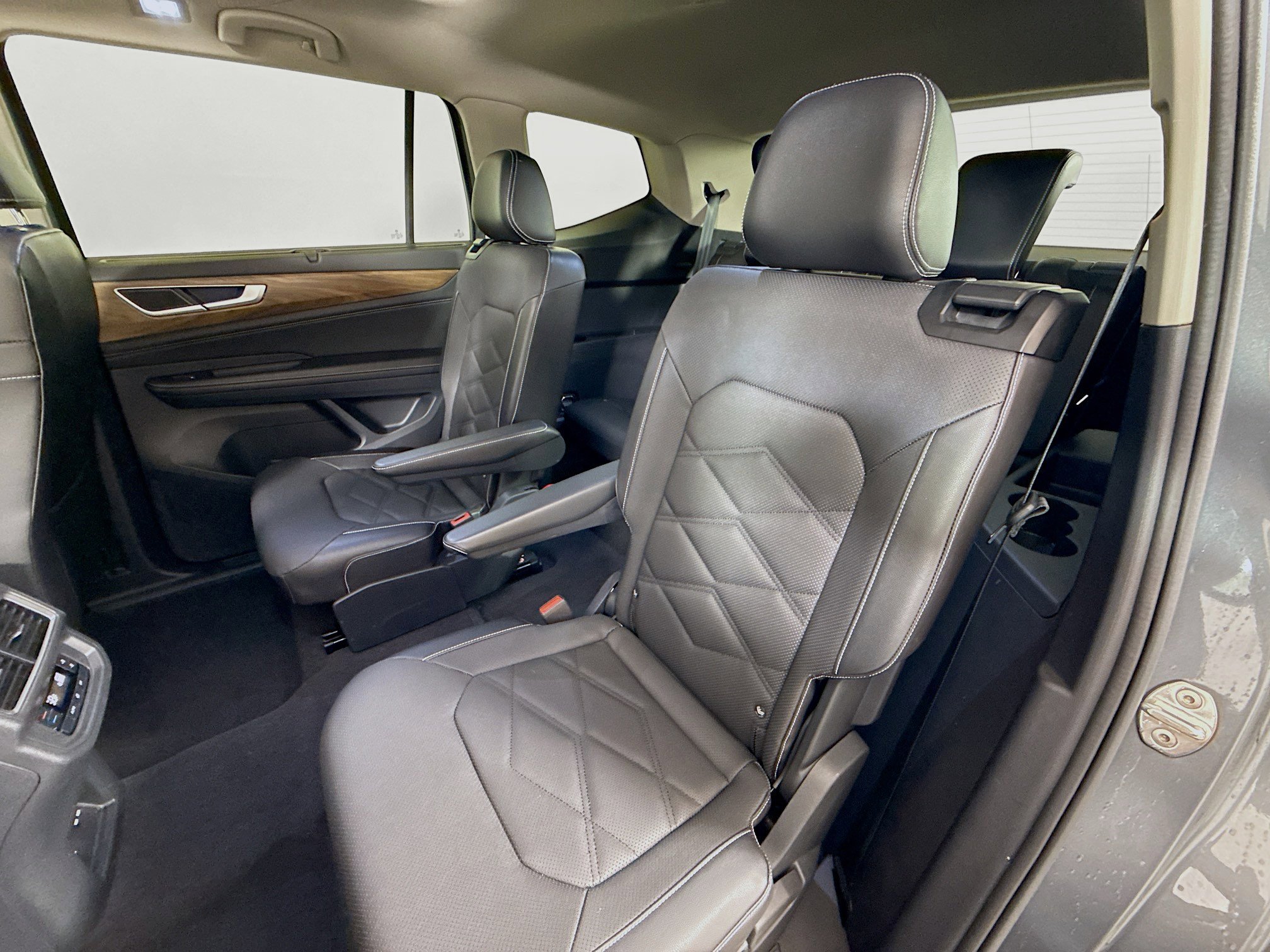 Used 2024 Volkswagen Atlas SE FWD image 22