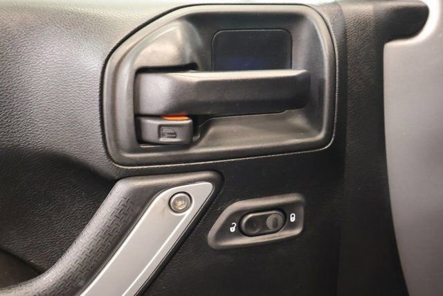 Used 2018 Jeep Wrangler Unlimited Sahara image 11