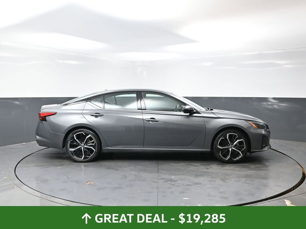 Used 2024 Nissan Altima 2.5 SR image 2