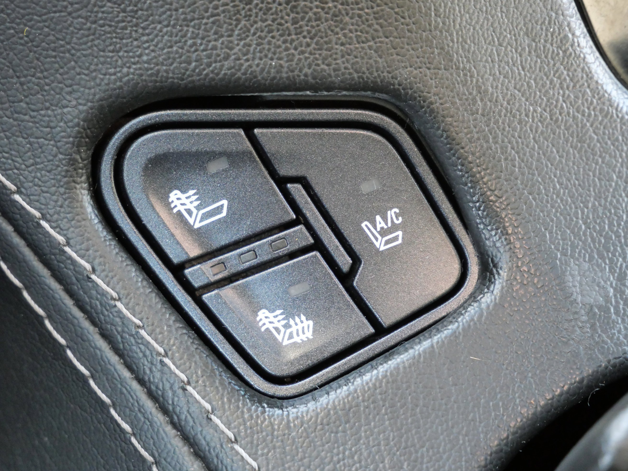 Used 2015 GMC Yukon XL Denali w/ Touring Package image 26