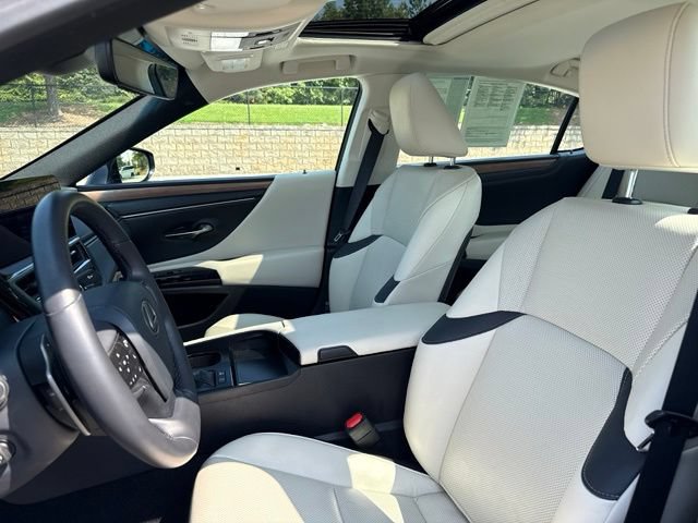 Used 2025 Lexus ES 300h w/ Premium Package FWD image 5