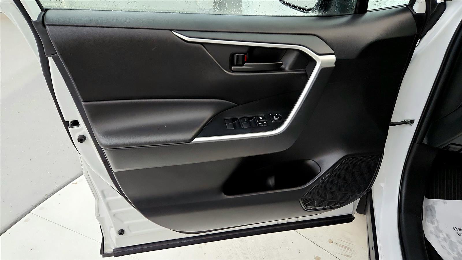 Used 2023 Toyota RAV4 LE image 22