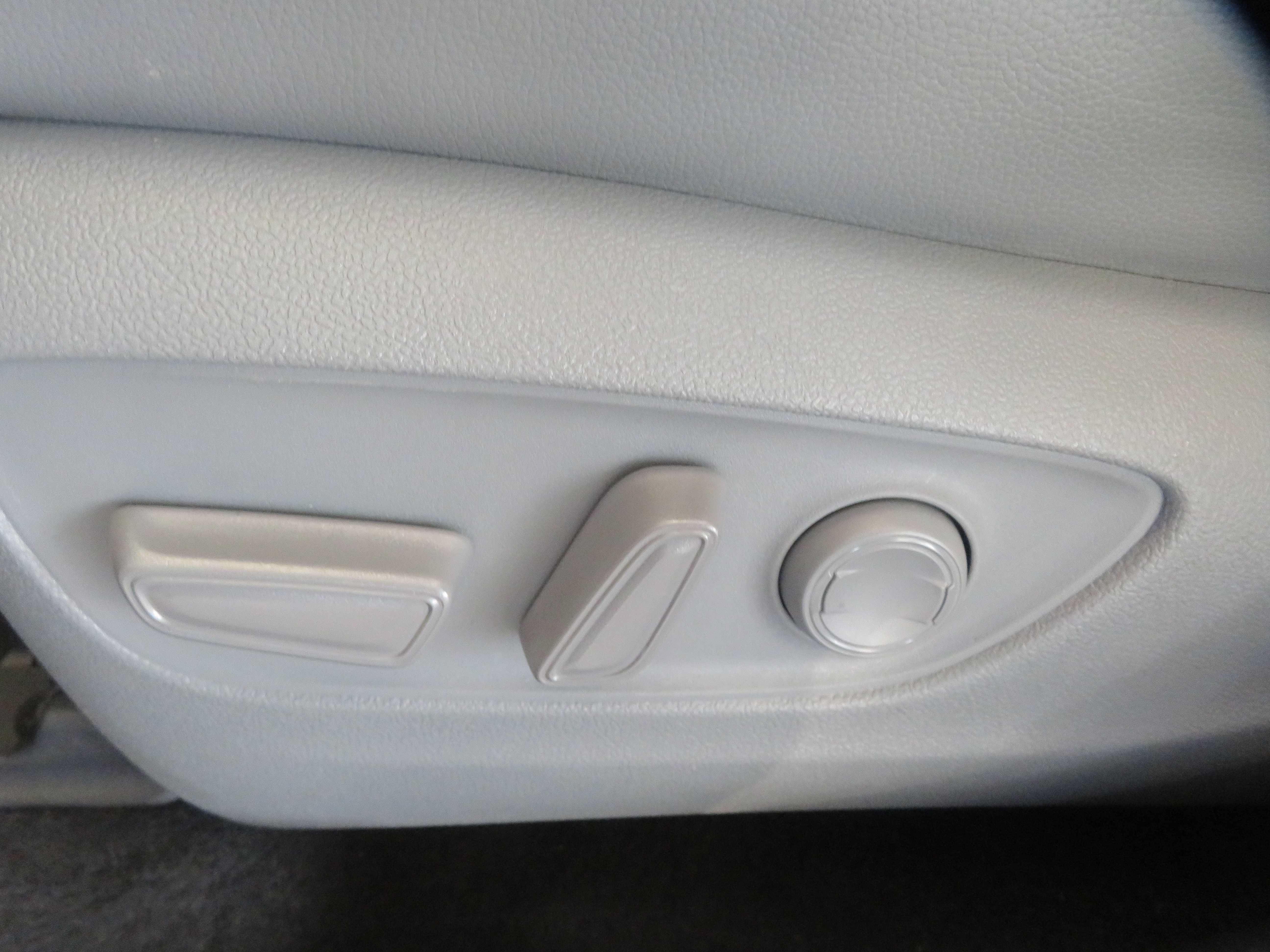 Used 2023 Toyota Highlander XLE FWD image 16