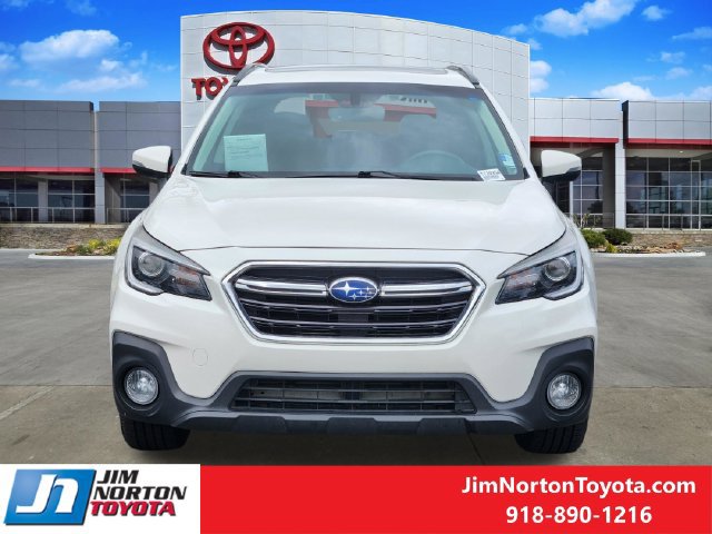 Used 2018 Subaru Outback 3.6R Touring AWD/4WD image 2
