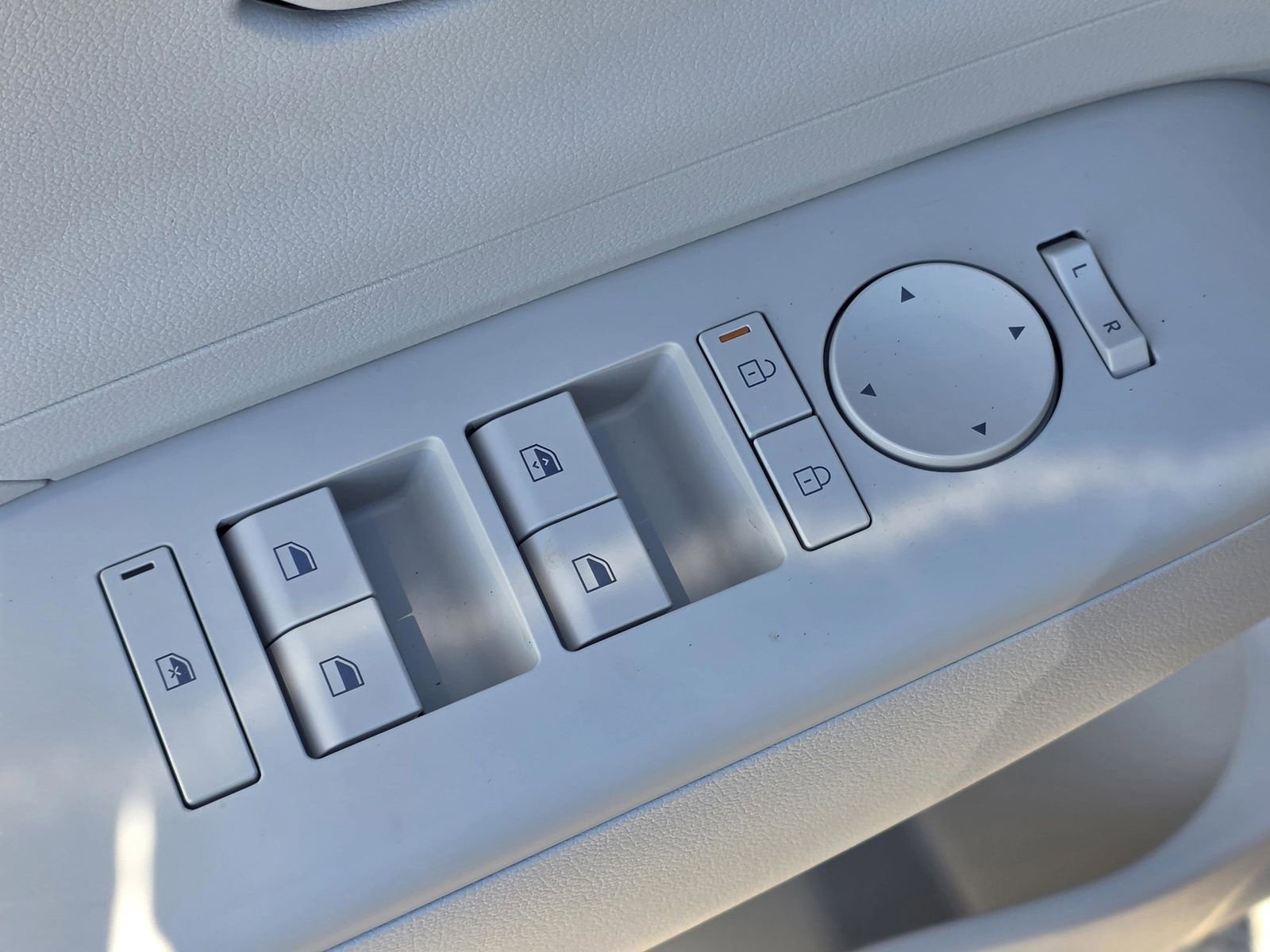 New 2026 Hyundai Kona SE image 15