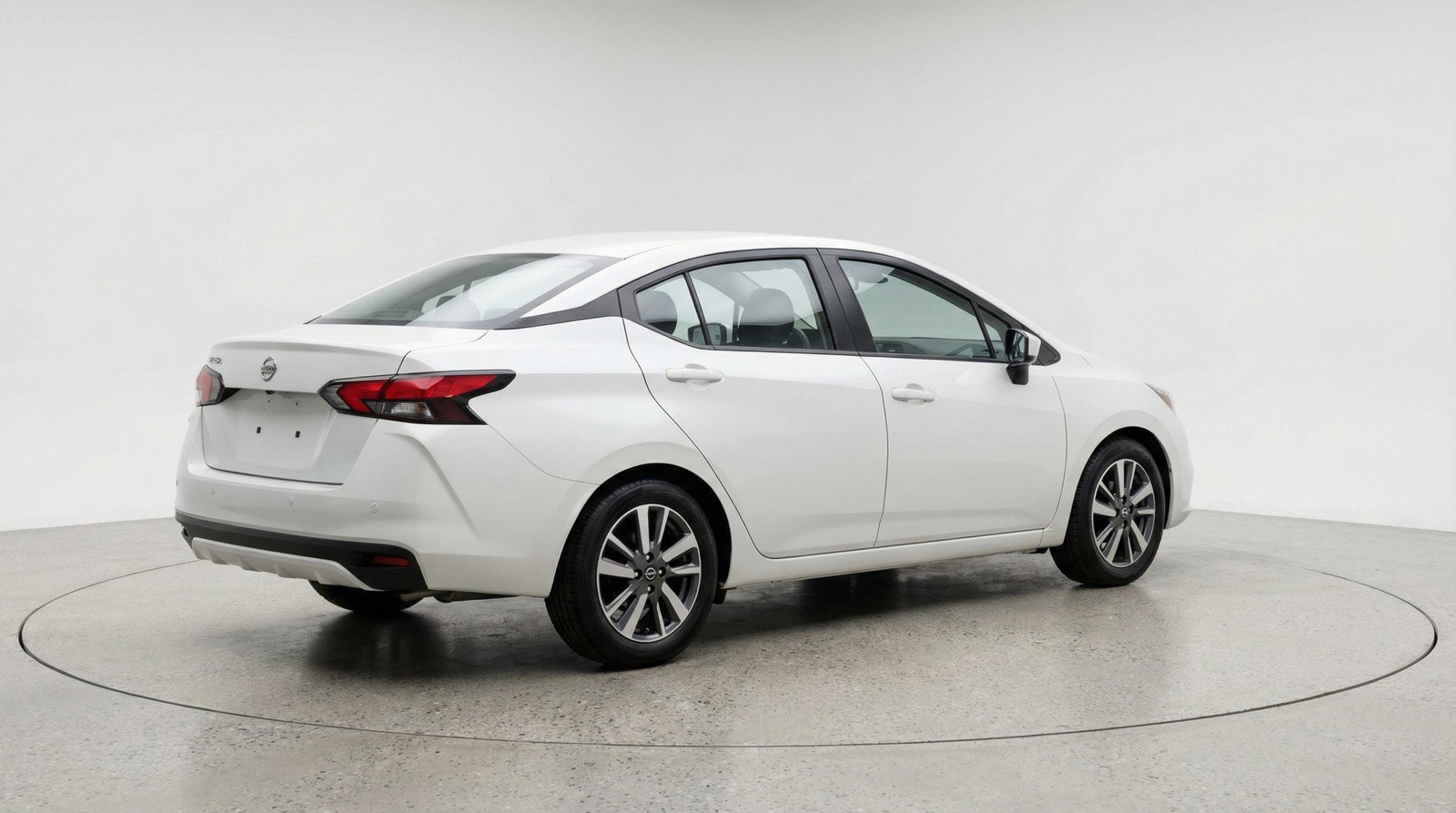 Used 2025 Nissan Versa SV image 9