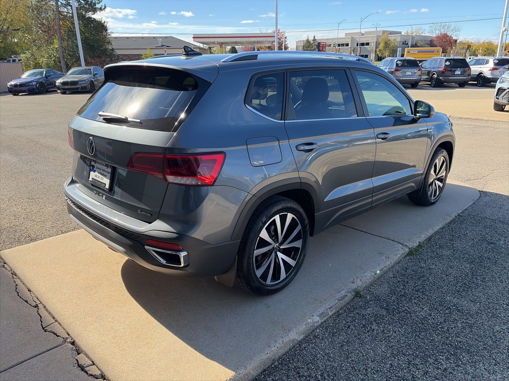 Certified 2023 Volkswagen Taos SE image 9
