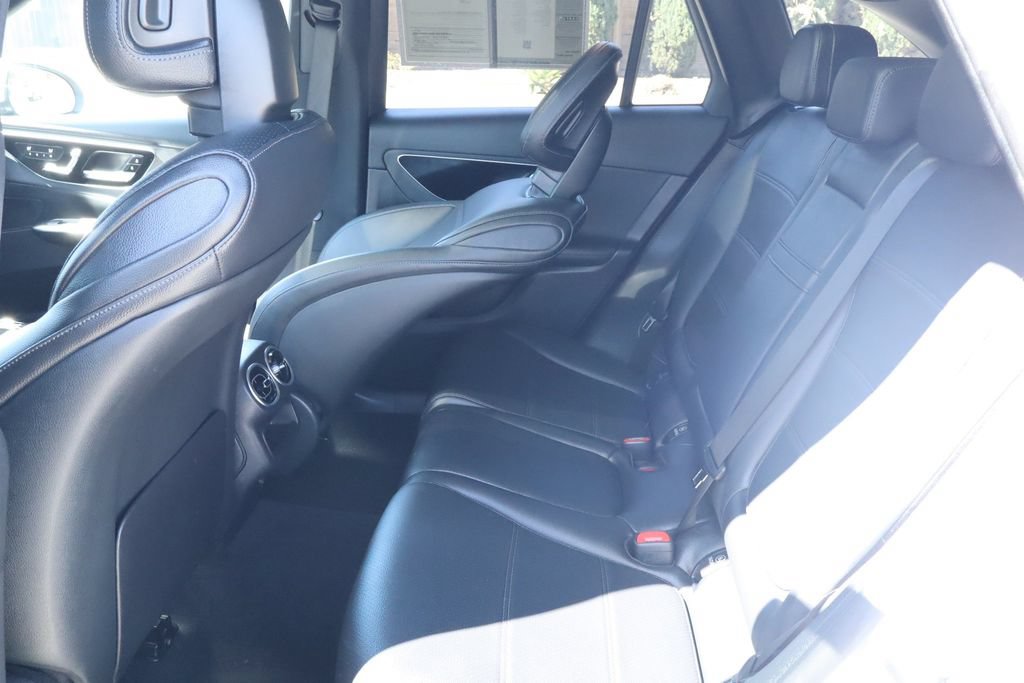 Used 2025 Mercedes-Benz GLC 350e 4MATIC image 32