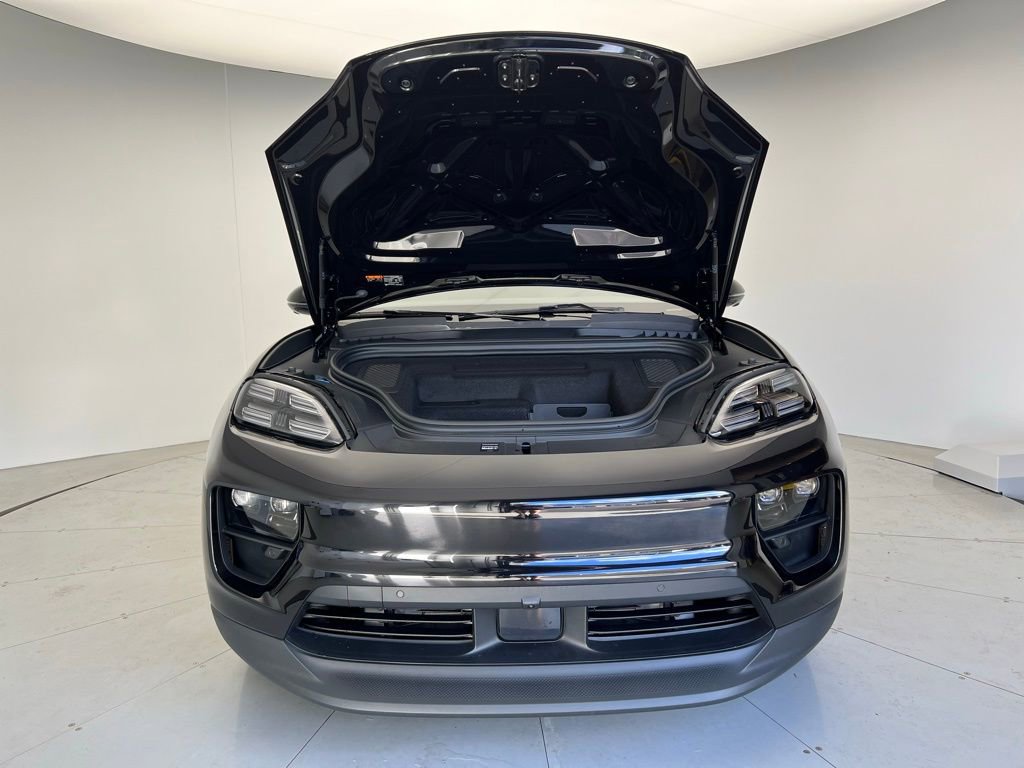 New 2025 Porsche Macan 4 Electric image 26