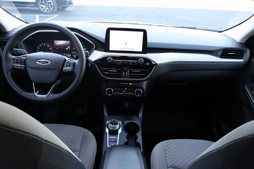 Used 2022 Ford Escape SE w/ SE Sport Appearance Package image 17