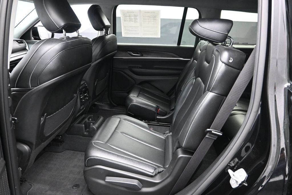 Used 2024 Jeep Grand Cherokee L Limited w/ Black Appearance Package RWD image 13
