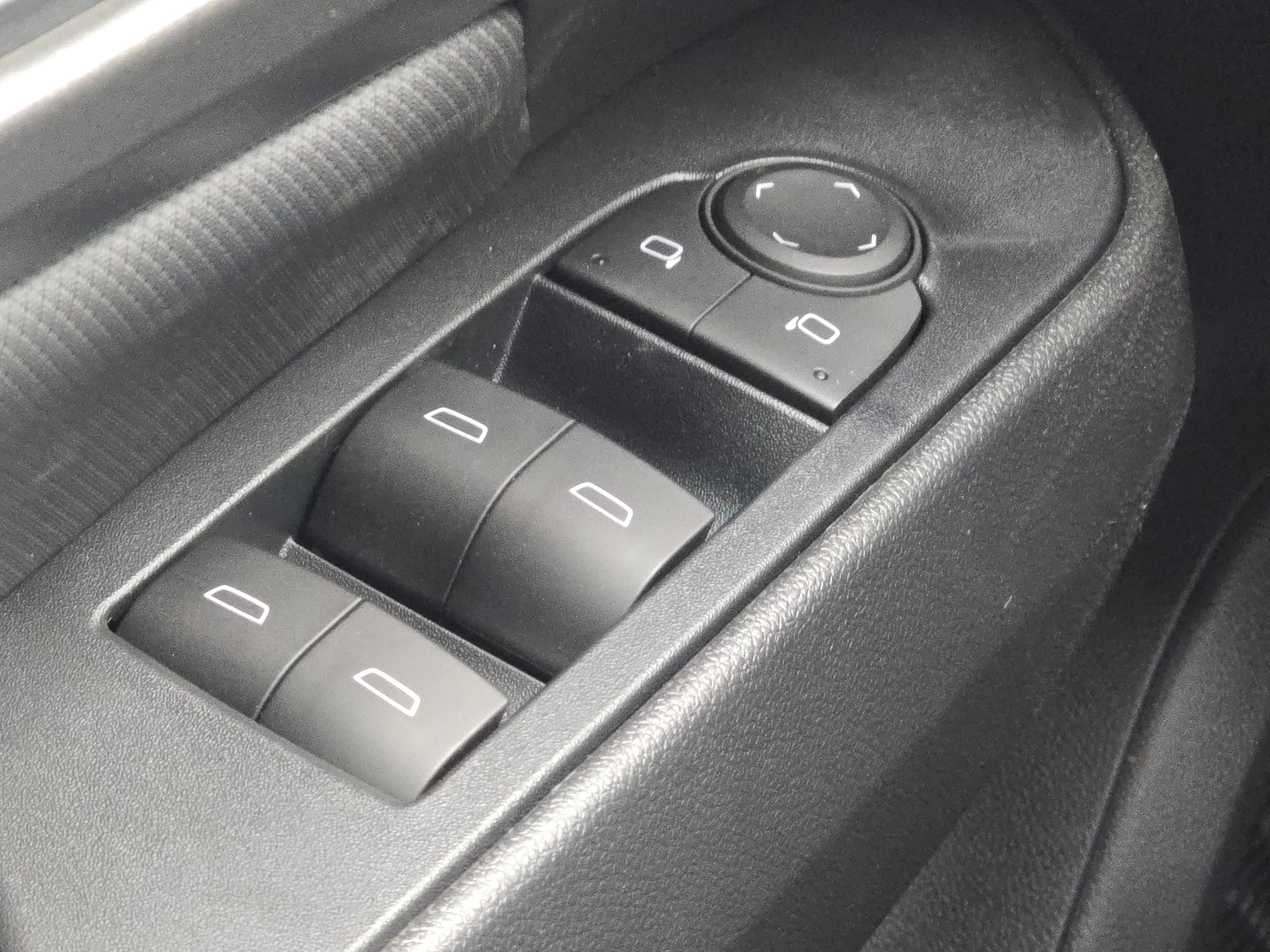 New 2026 Chevrolet Equinox EV LT image 25