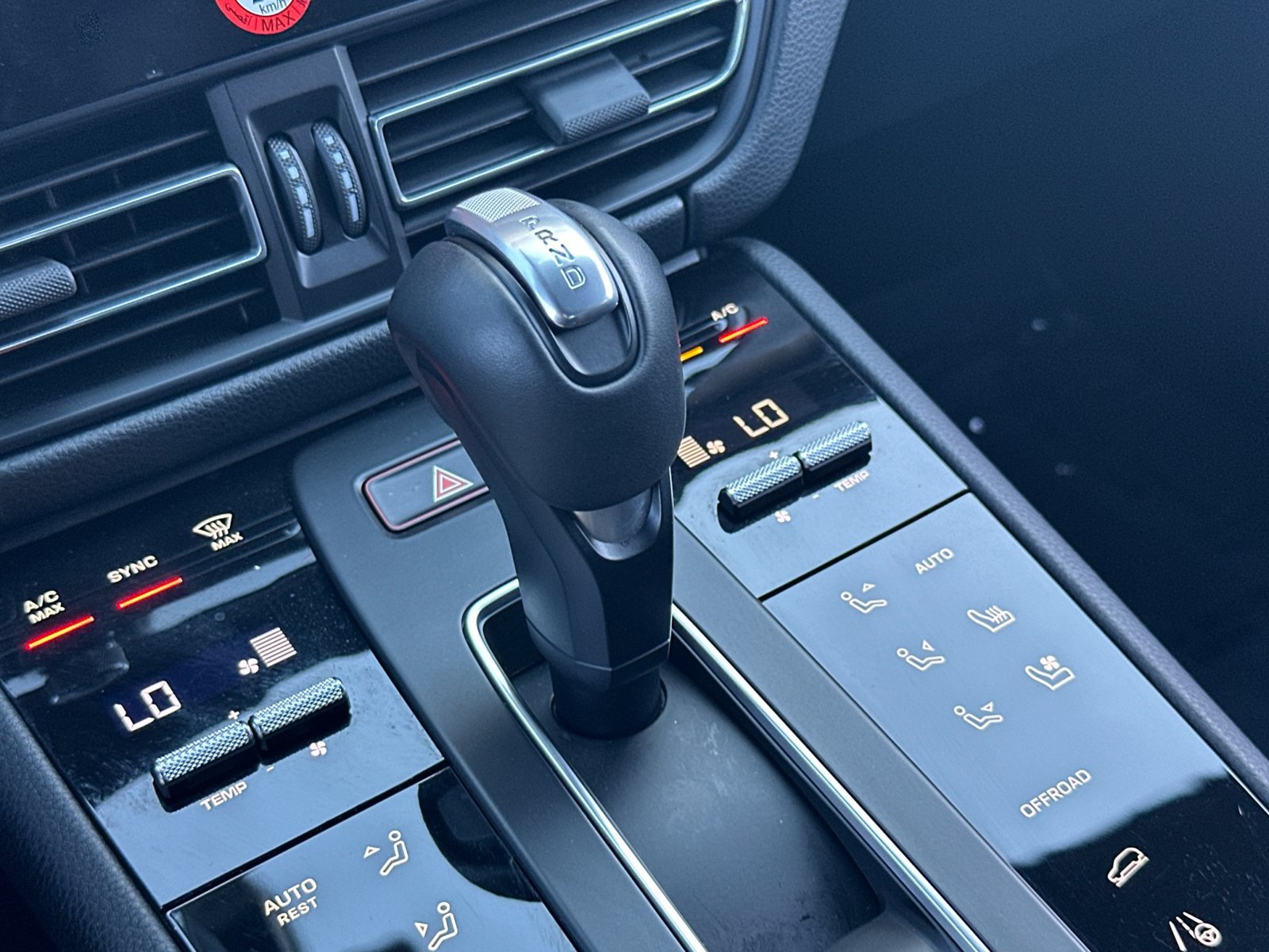 Certified 2026 Porsche Macan AWD/4WD image 21