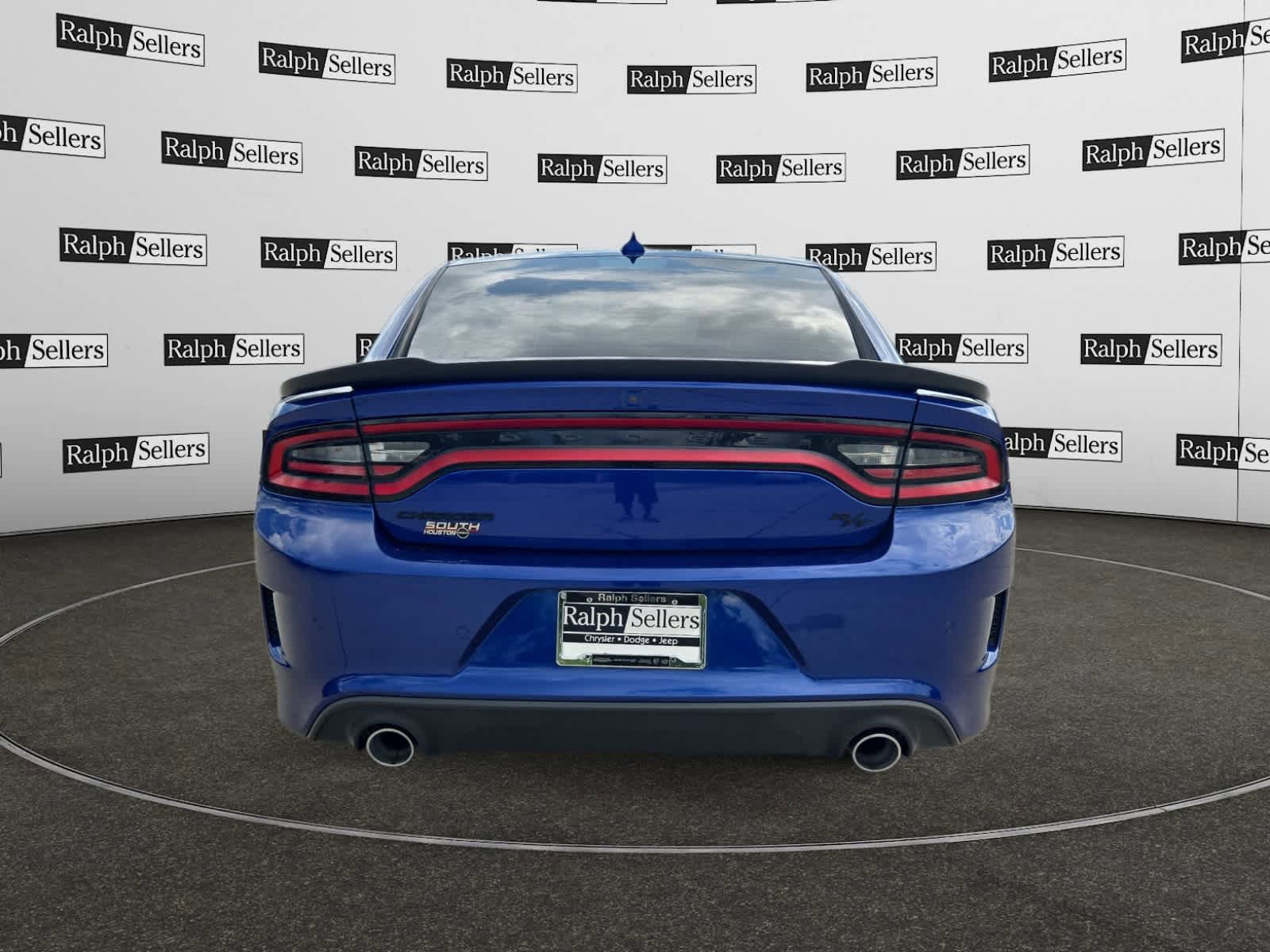 Used 2022 Dodge Charger R/T w/ Plus Group RWD image 5