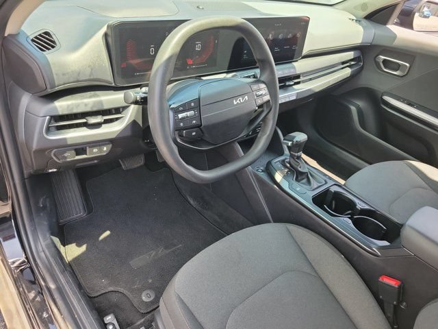 Used 2025 Kia K4 FWD image 2