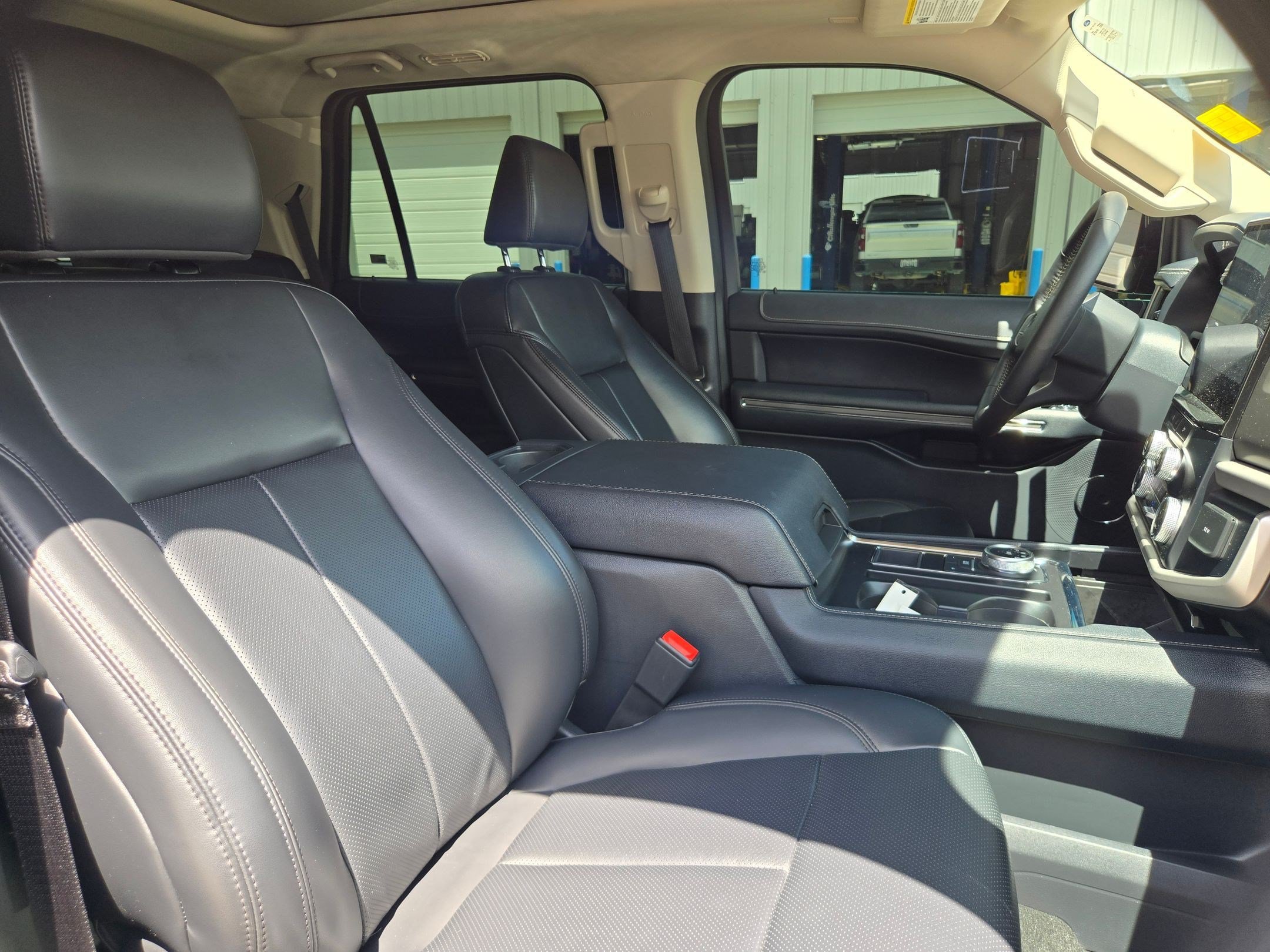 Used 2024 Ford Expedition XLT RWD image 27
