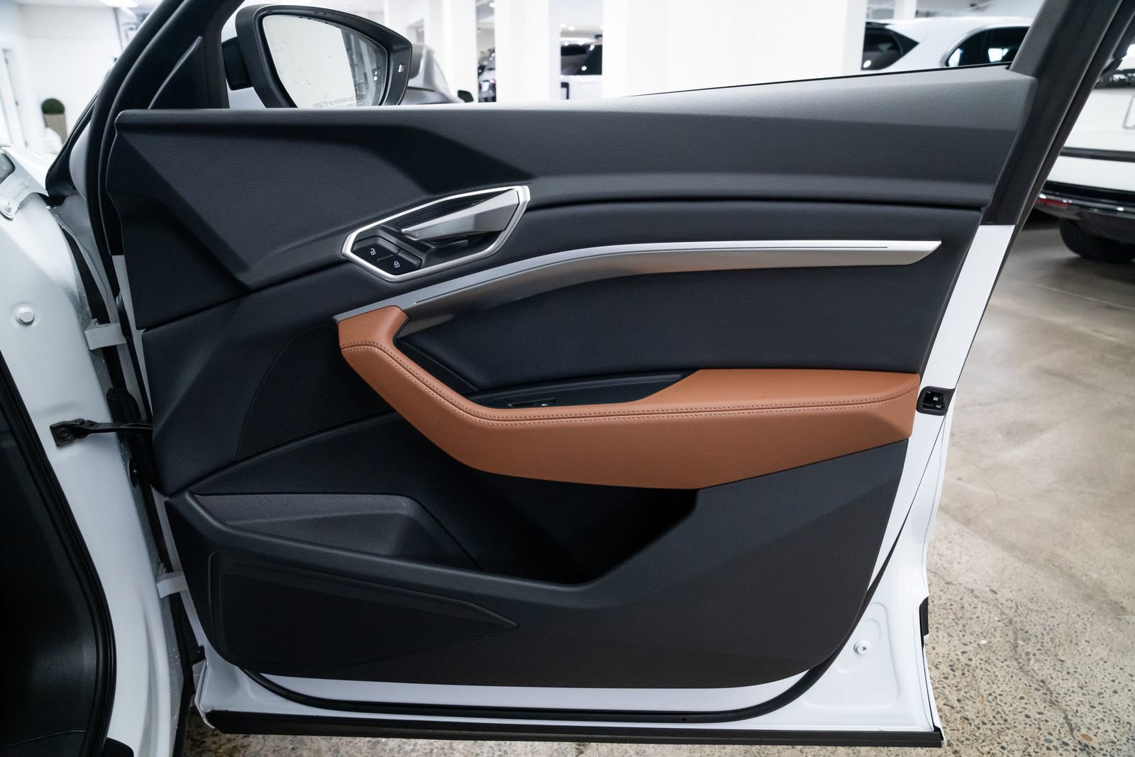 Used 2024 Audi Q8 e-tron Premium image 22