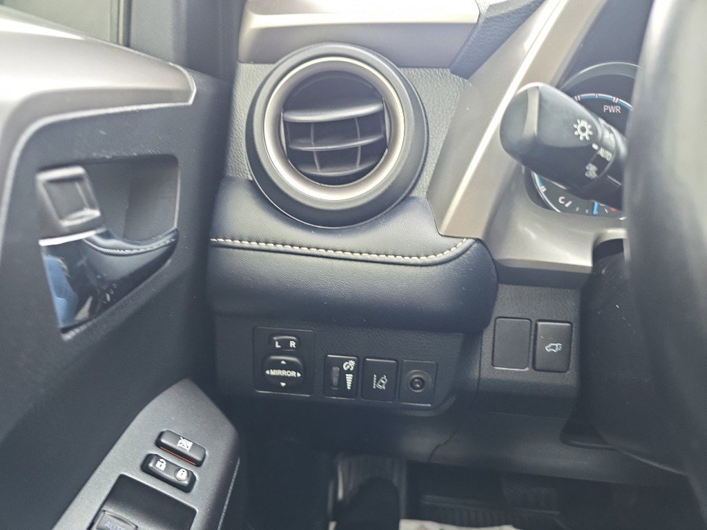 Used 2018 Toyota RAV4 XLE w/ Convenience Package image 23