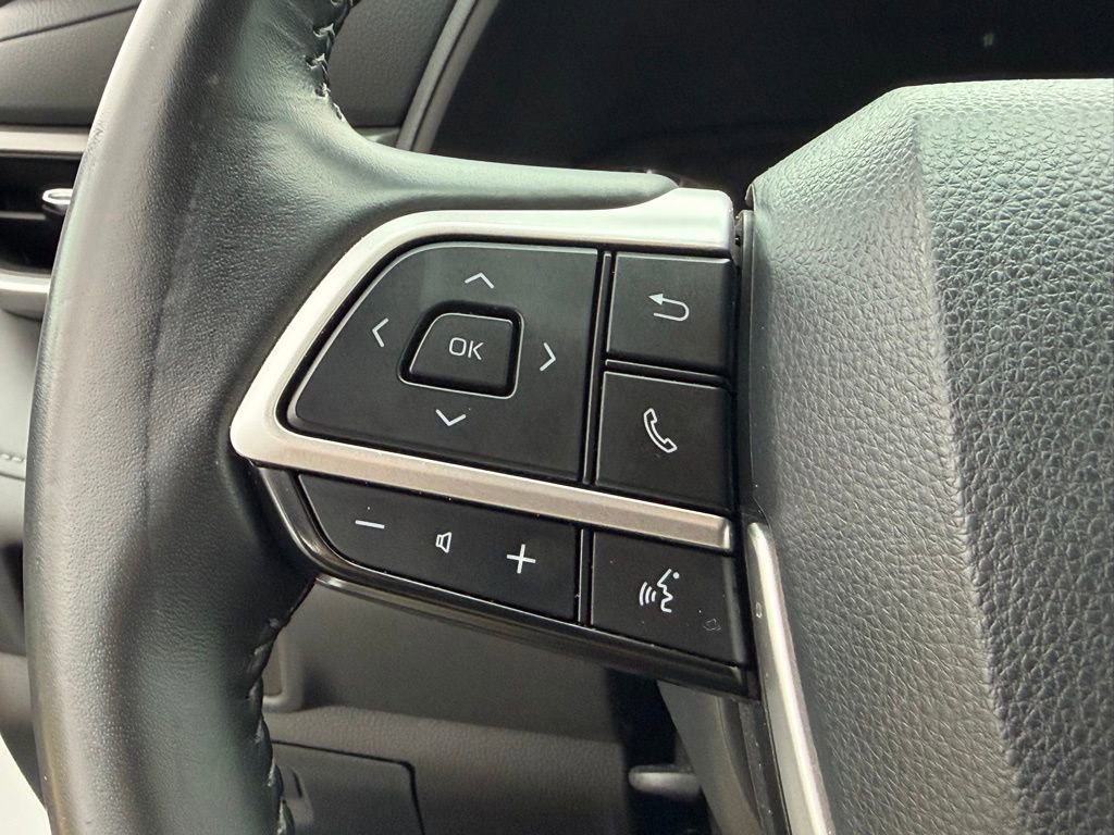 Used 2024 Toyota Highlander LE image 23