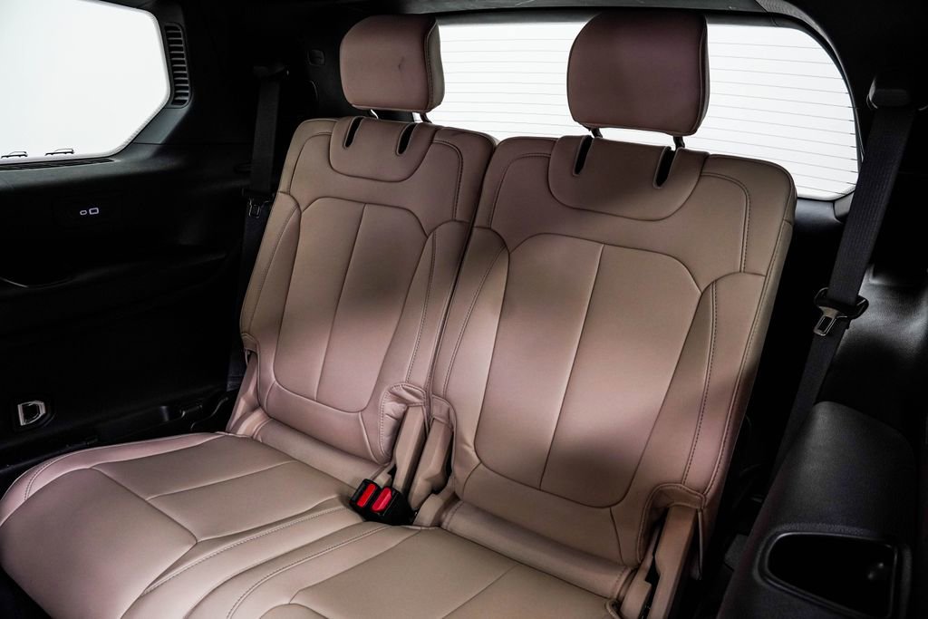 Used 2023 Jeep Grand Cherokee L Limited image 18